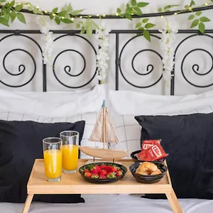 Cocomelo Apts 3 Luxury Apartment